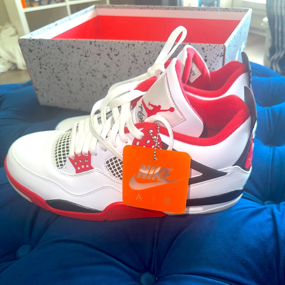 Fire red 4s air Jordan’s